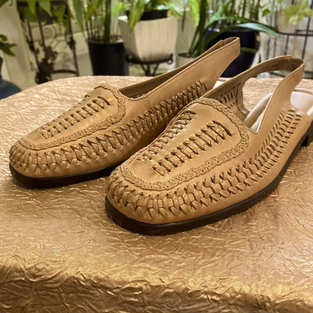 CARRIAGE COURT LOAFERS NWOT - Picture 3 of 6